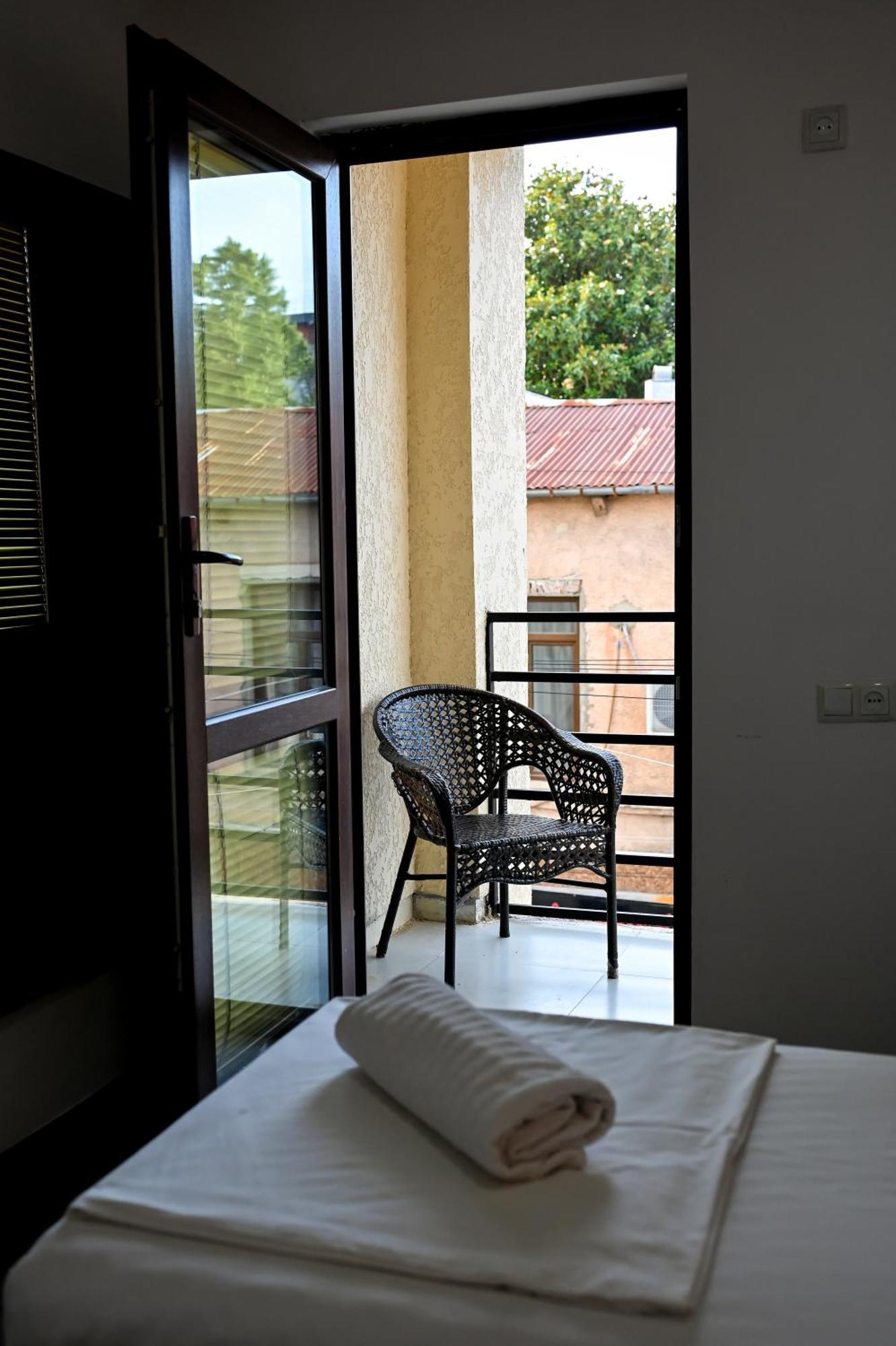 Хостел StarHostel Кутаиси Экстерьер фото