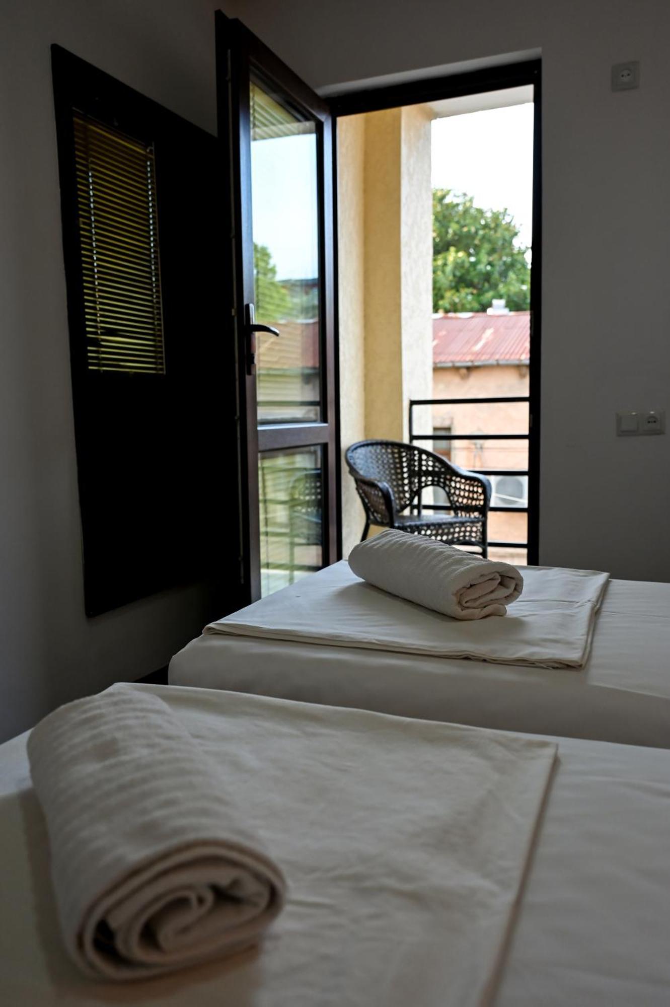 Хостел StarHostel Кутаиси Экстерьер фото